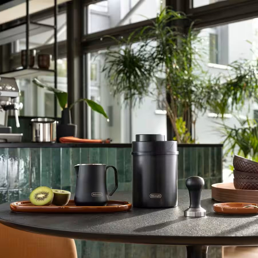 DeLonghi Tamper Black Lifestyle|| Black