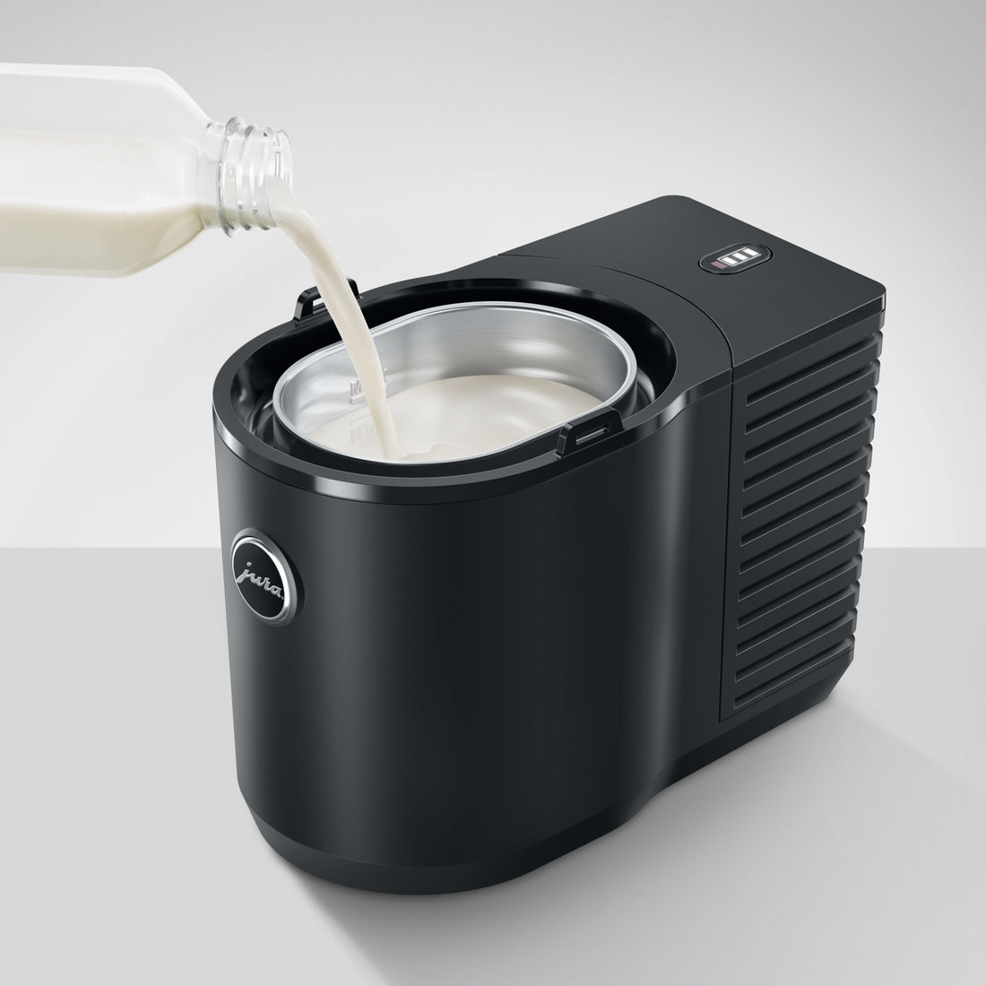 JURA Cool Control 1 L in Black Filling with Milk || Black