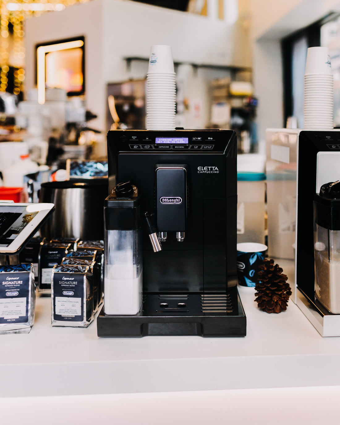 Refurbished DeLonghi Eletta Cappuccino in Black ECAM44660B