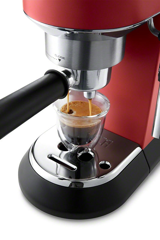  Delonghi EC685.R DEDICA - Máquina de café expreso con bomba de  15 bares, color rojo, 220 voltios (no apto para EE. UU., cable europeo) :  Hogar y Cocina