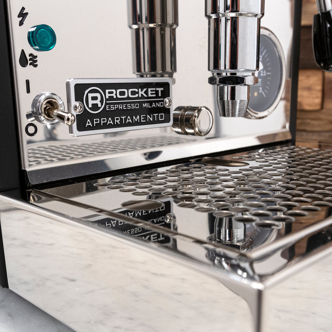 Rocket Espresso Appartamento Serie Nera Espresso Machine - Sapele Quarter Cut