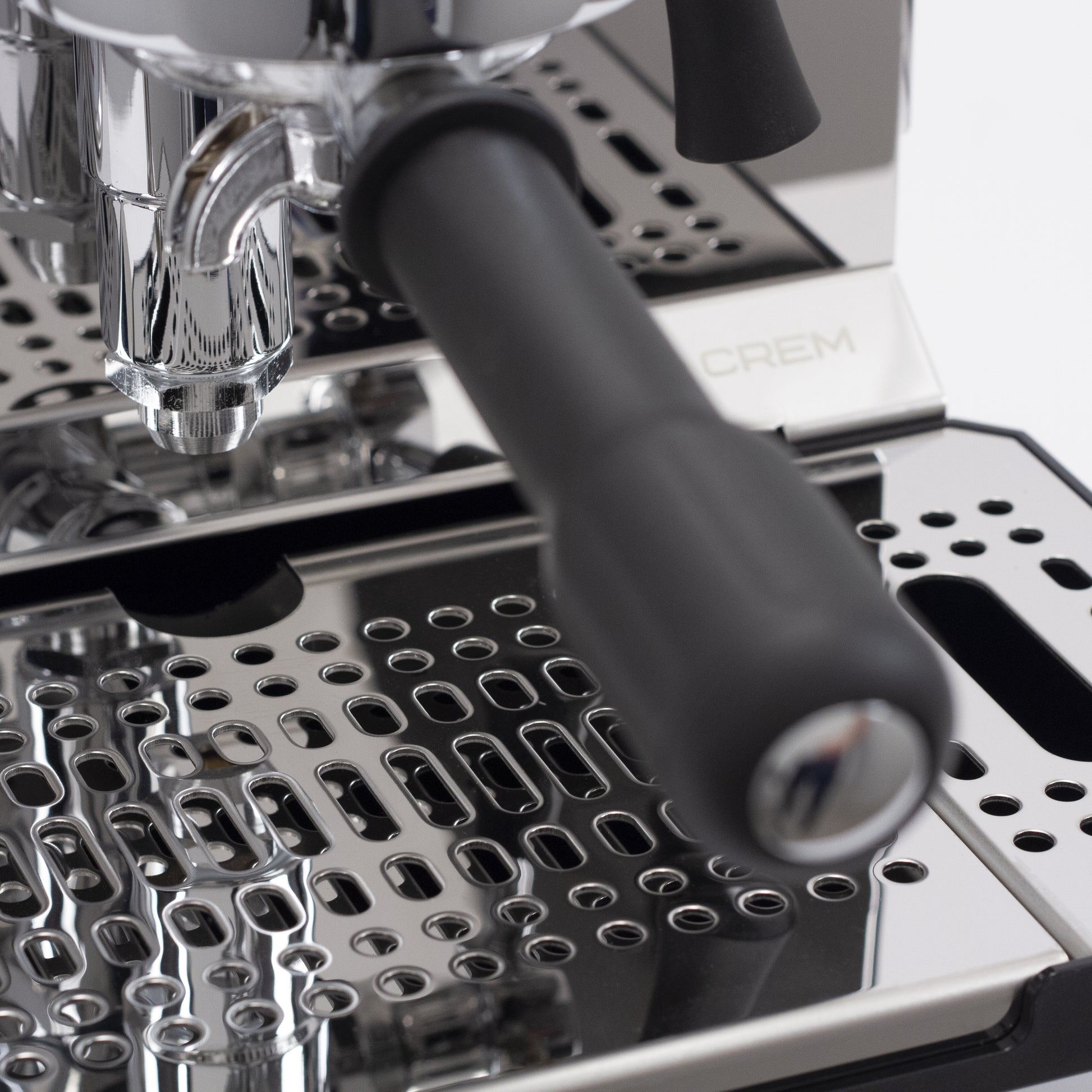 The CREM ONE HX PID has a massive drip tray for a large work surface.
