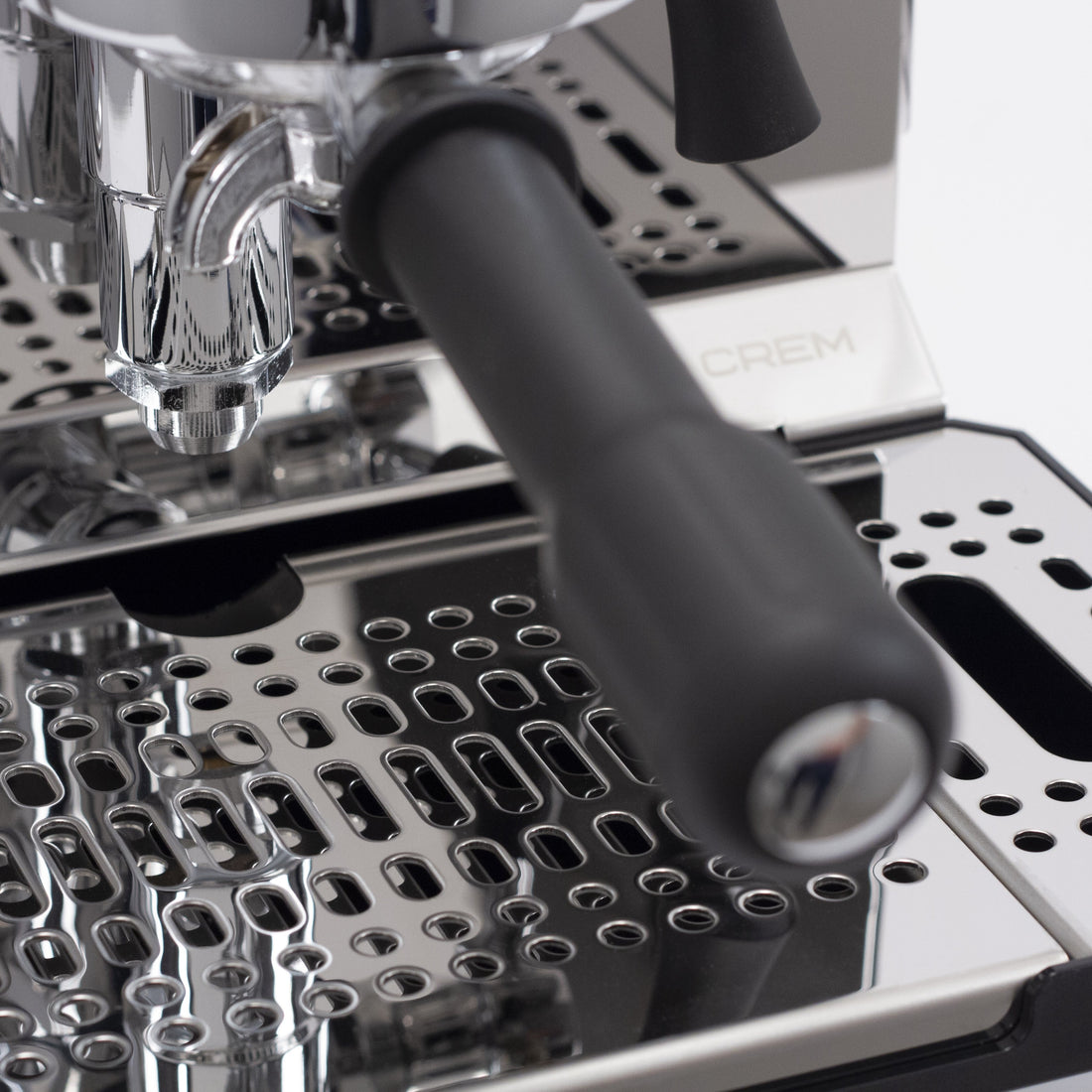 The CREM ONE DUO-V has a massive drip tray for a large work surface.